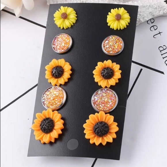 - 🌻Daisy Sunflower Stainless Steel Stud set - Picture 2 of 3